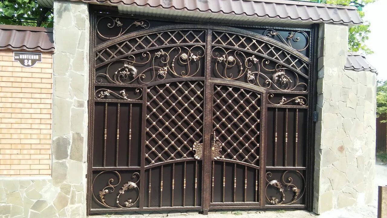 Кованые ворота боярские пш. Красивые металлические ворота. Кованые ворота боярская лоза. Кованые ворота v-210 (1 кв. Кованые ворота с калиткой.