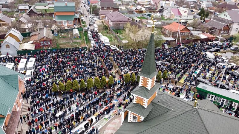 Праздничный намаз ураза байрам порядок. Курбан-байрам 2022 в Москве. Ураза-байрам 2022 Москва. Ураза-байрам 2022 мечеть. Курбан-байрам 2023 в Москве.