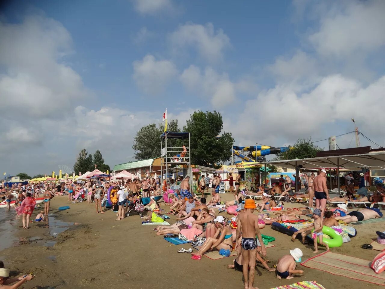 Будет ли лето в анапе. Анапа пляж черное море 2010. Анапа городской пляж. Анапа пляж Анапу. Пляж Анапы летом.