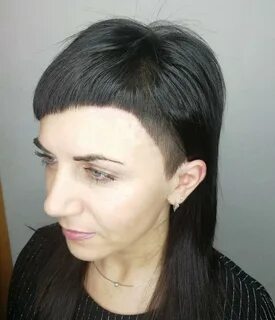 Короткая челка и виски