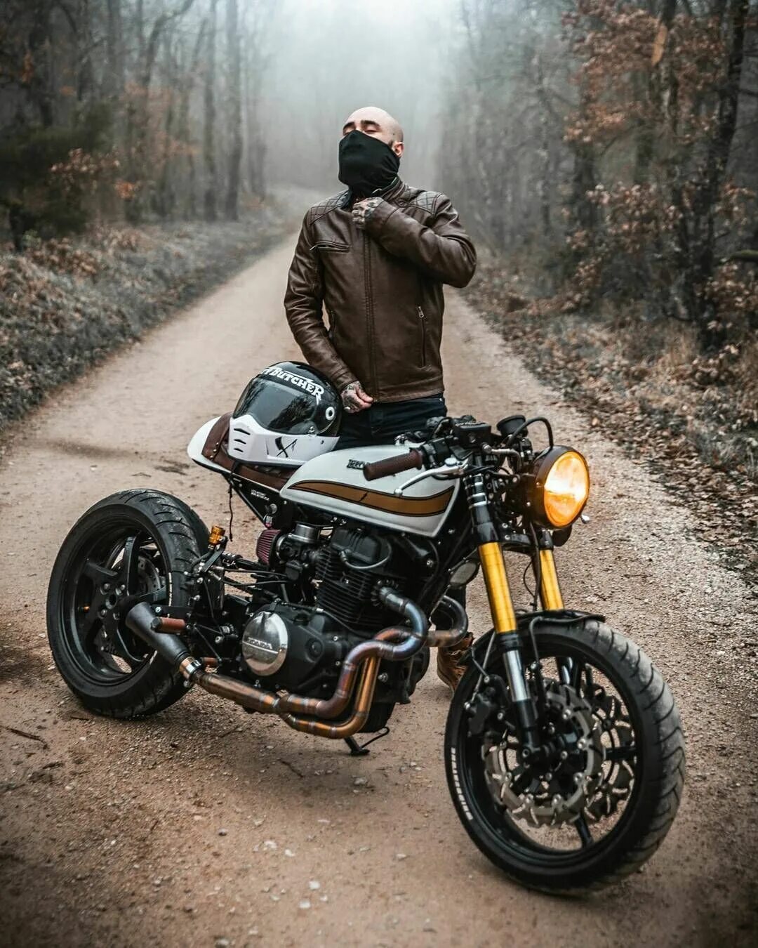 Стили байков. МОТОСТИЛЬ Cafe Racer. Кафе рейсер мотоцикл. Стиль кафе рейсер мото. Мотоцикл Vogue кофе рейсер.