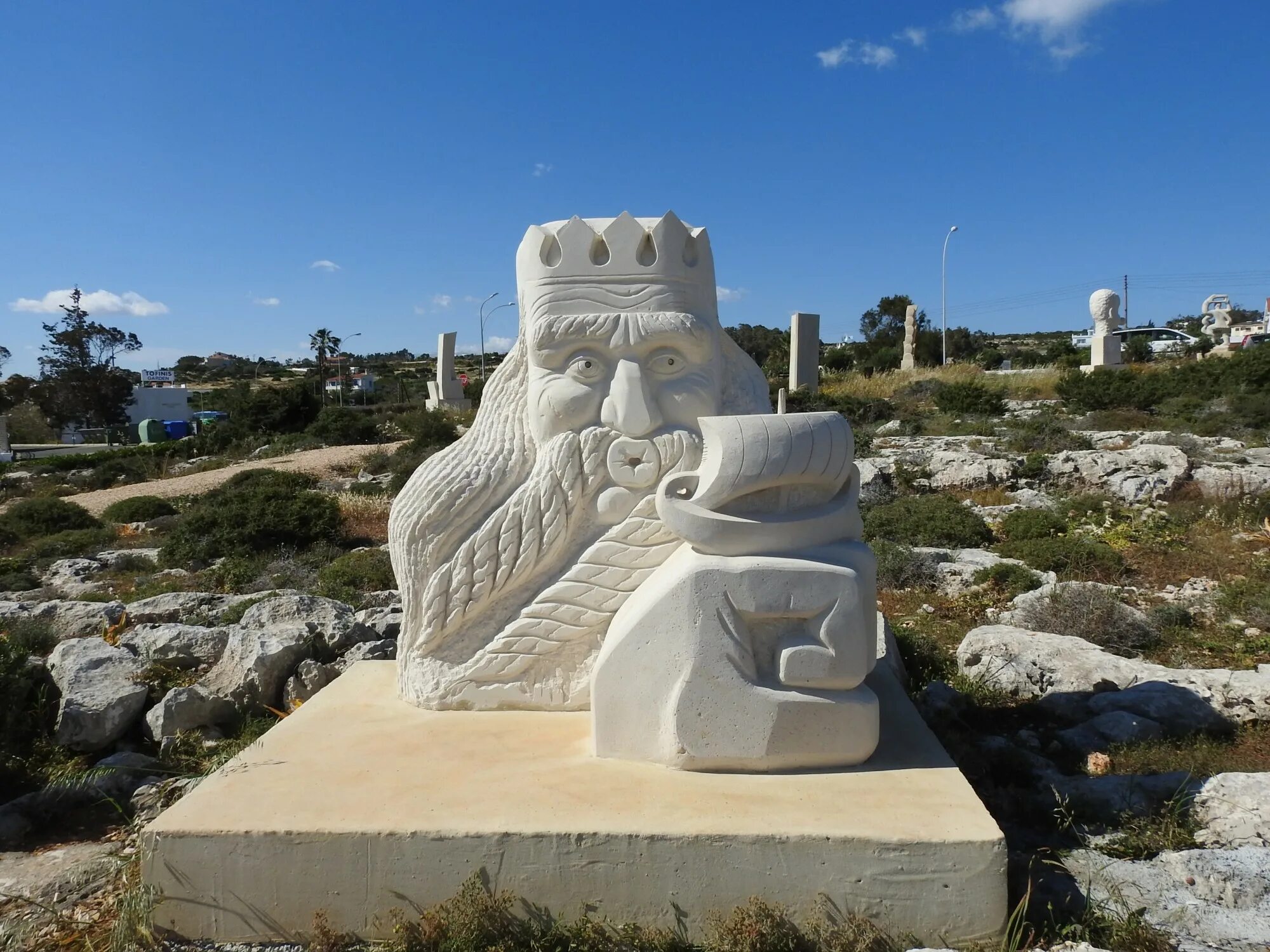 Кипр парк. Айнапа кипр статуя. Лунапарк айя напа. Музей скульптур айя напа. Кипр парк аттракционов лунапарк.