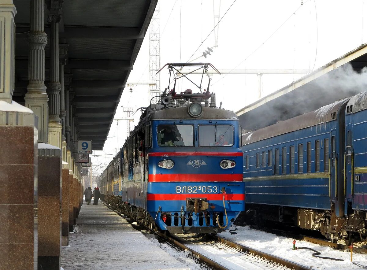 Вл82м 046. Локомотив поезд. Пассажирские поезда Украины.