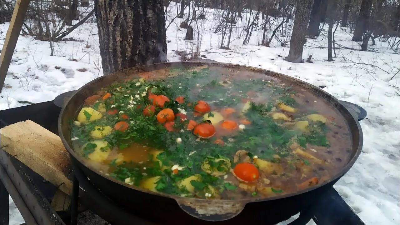 Шурпа шулюм. Шулюм на костре в казане. Шулюм булюм. Шулюм из дикой косули.