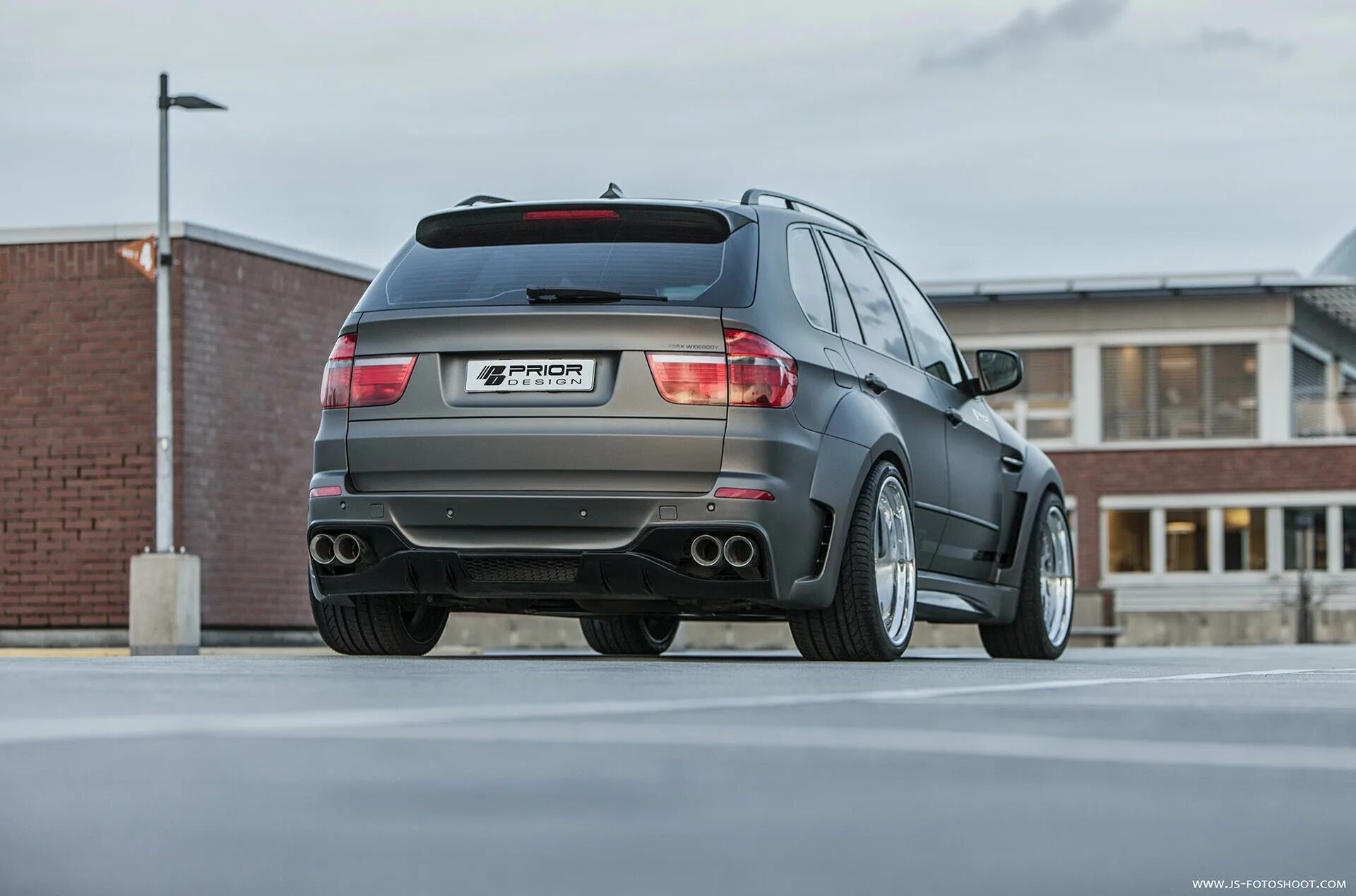 Бмв е70 дорестайлинг. BMW x5m e70. BMW x5 e70 prior Design. BMW x5m e70 Black. BMW x5 e70 тюнинг.