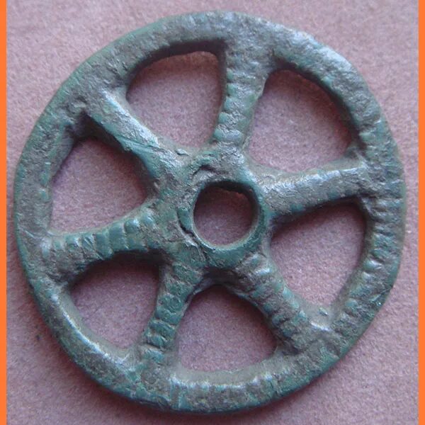 Славянский символ колядник. Солярный амулет скифы. Крест лады-богородицы (ладинец). Славянский амулет алатырь солнце. Славянский оберег колядник.