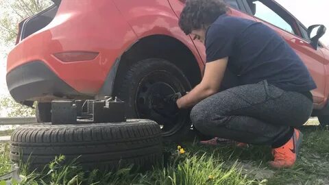 Поменять колесо видео
