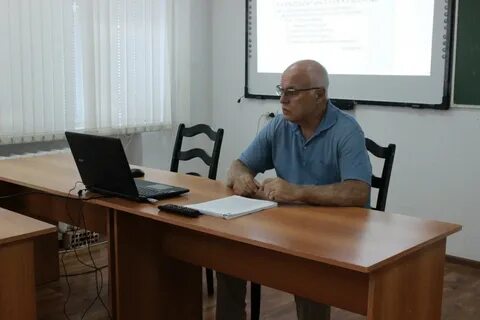 Директор института социально экономических исследований