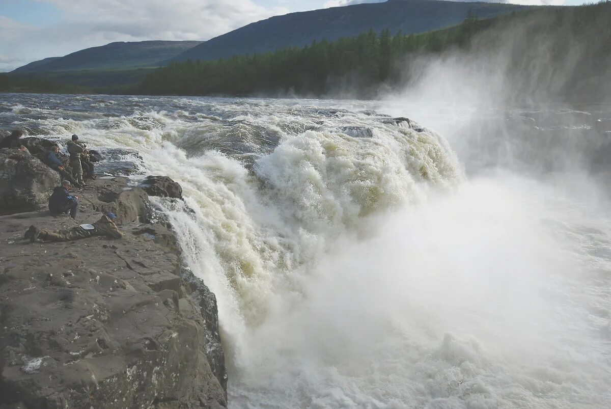 Река самый большой водопад. Река Курейка Красноярский край. Курейский водопад Путорана. Плато Путорана водопады. Водопад бий Хем.