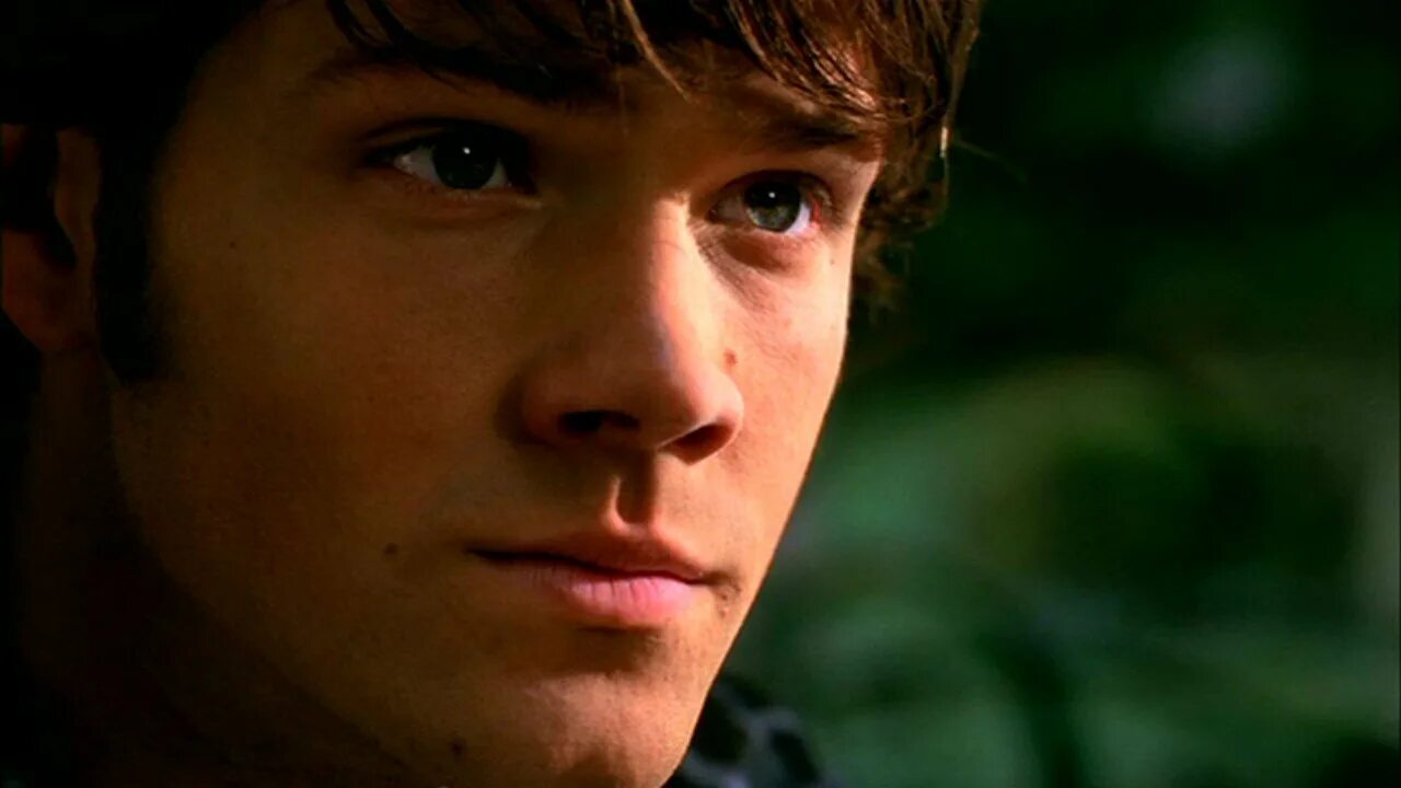 дин винчестер сверхъестественное 1 сезон и 15 сезон. дин винчестер сверхъестественное 1 сезон 1 серия. какого года сверхъестественное 1. сериал сверхъестественное дин и сэм. сверхъестественное 1 сезон сэм.