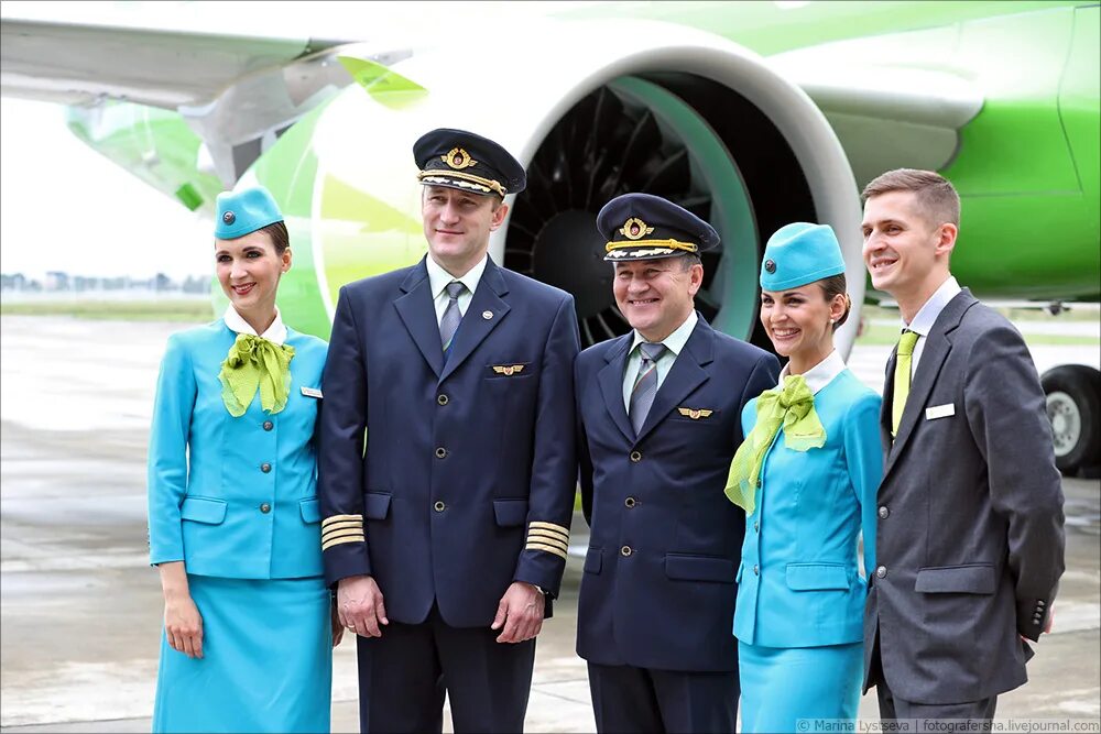 Авиакомпания s7 форма бортпроводников. Crew s7. Crew s7. S7 дмитрий стюард. Экипаж s7 бортпроводницы новосибирск.