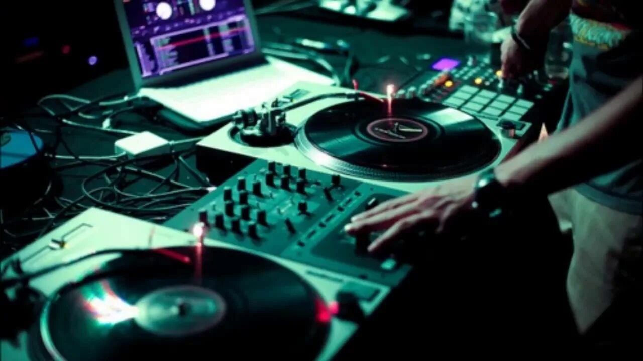 Диджей 90 годов. Диджей на открытом воздухе. Ремиксы диджеев. Ремиксы диджеев. Ремиксы диджеев.