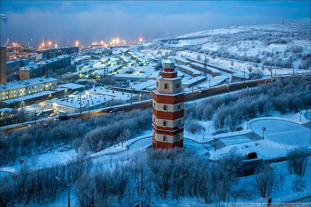 Айсу мурманск. Мурманск. Мурманск башня. Мурманск Маяк зима. Мурманск за полярным кругом.