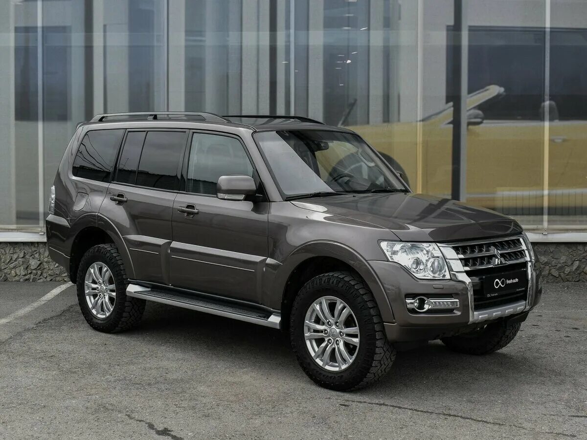 Mitsubishi pajero 2014