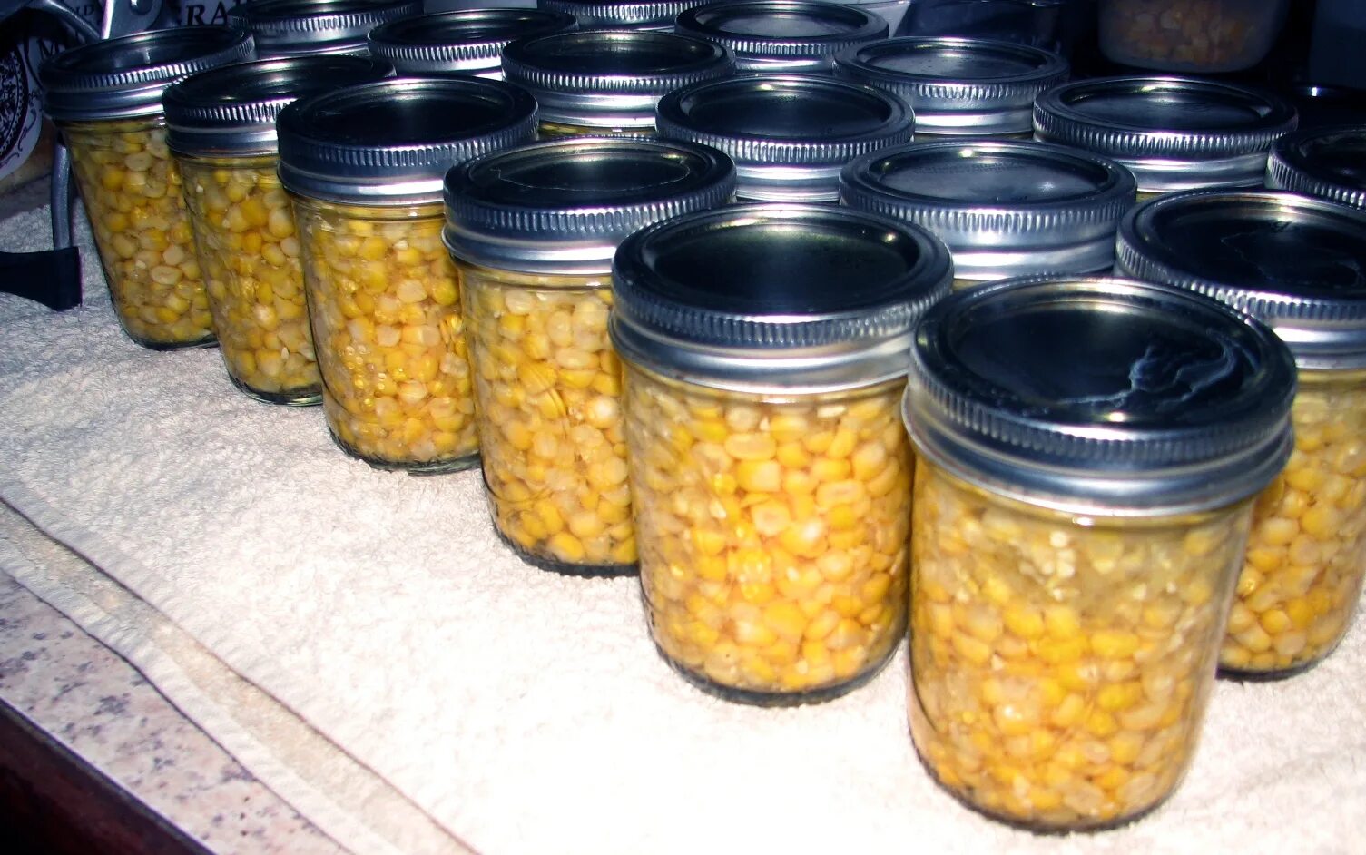 Какую кукурузу можно консервировать. Консервирование кукурузы. Какую кукурузу можно консервировать. Консервирование кукурузы на зиму. Консервация кукурузы.