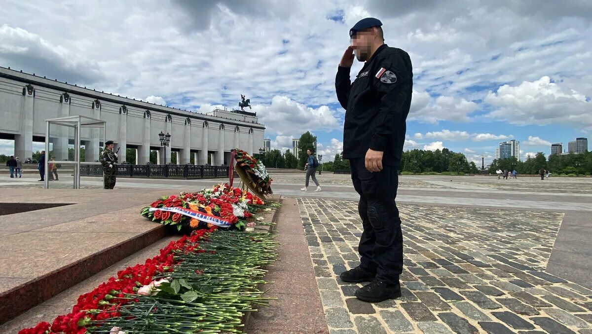 Могила неизвестного солдата Москва. Вечный огонь Москва. День памяти и скорби Москва. День памяти ОМОН. Мероприятие посвященное бондареву