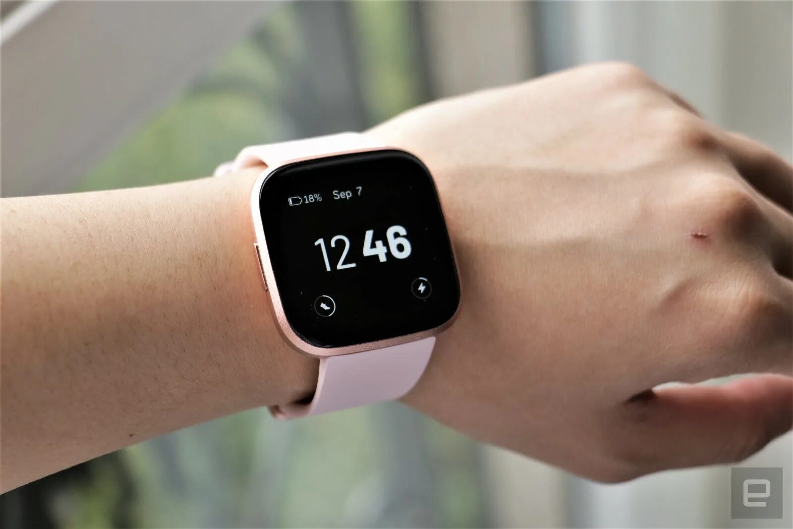 Fitbit versa 2. Fitbit versa. fitbit versa 2 днр. фитбит верса 2 обзор.