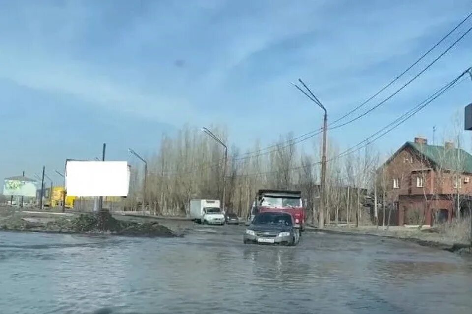 Какие районы затапливает в оренбурге. Наводнение в Орске. Паводок в Орске 2023. Орск река. Разлив реки в Орске.