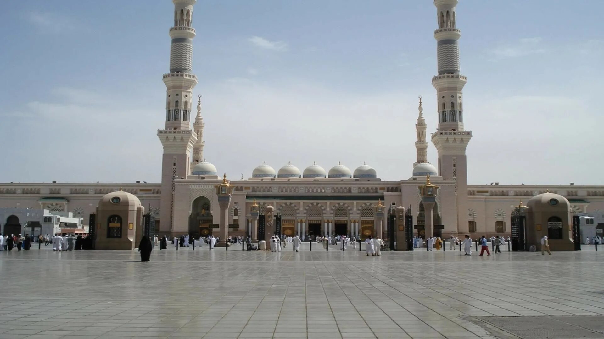 Медина что это. Аль-Масджид АН-Набави - мечеть пророка. Медина мечеть пророка Мухаммеда. Масджид АН-Набави Медина Саудовская Аравия. Мечеть Масджид АН-Набави (мечеть пророка), Медина.