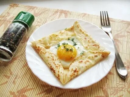 Блины с жареным яйцом