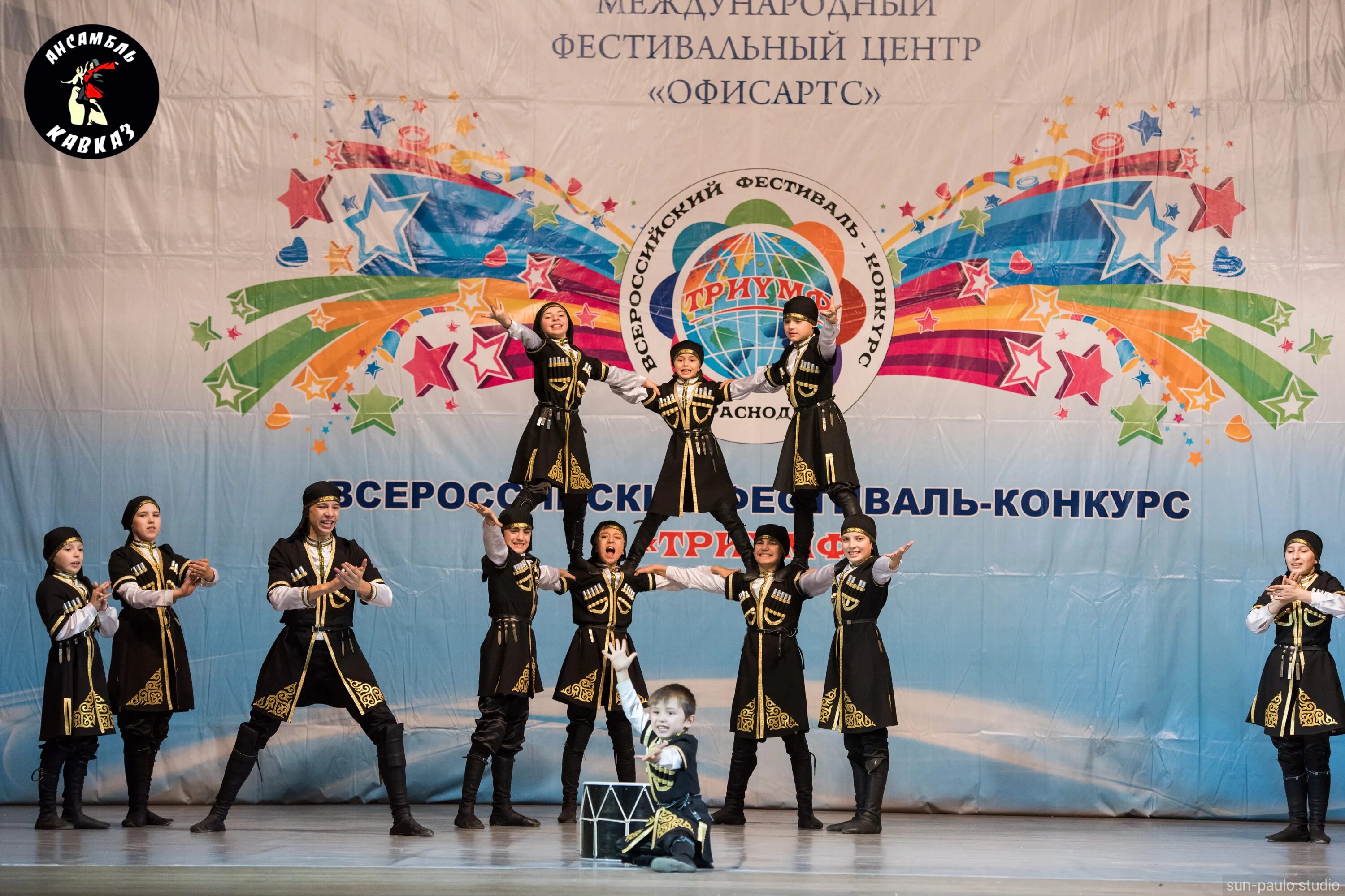 Кавказские танцы ростов на дону. Школы на кавказе. Ансамбль огни кавказа. Кавказские танцы ростов на дону. Школа кавказских танцев.