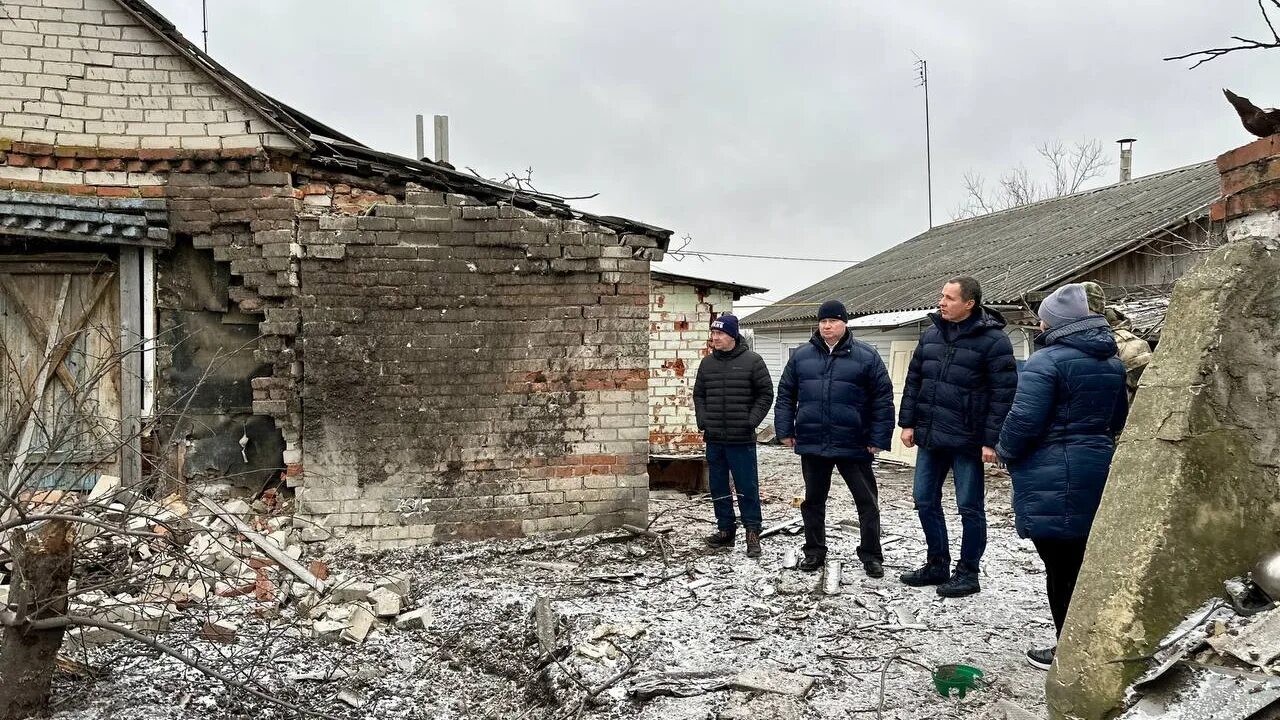 Сколько погибло мирных жителей в белгородской области. Обстрел Белгородской области. Разрушения в Белгороде сел. Устинка Белгородская область. Село Солнцевка Белгородского района обстреляли.