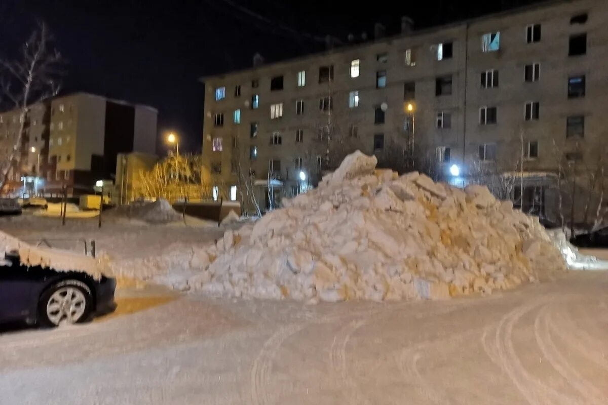 Насыпь снега. Лабытнанги снег. Снежок Лабытнанги. Насыпь снега в помещении. Лабытнанги инфо объявления