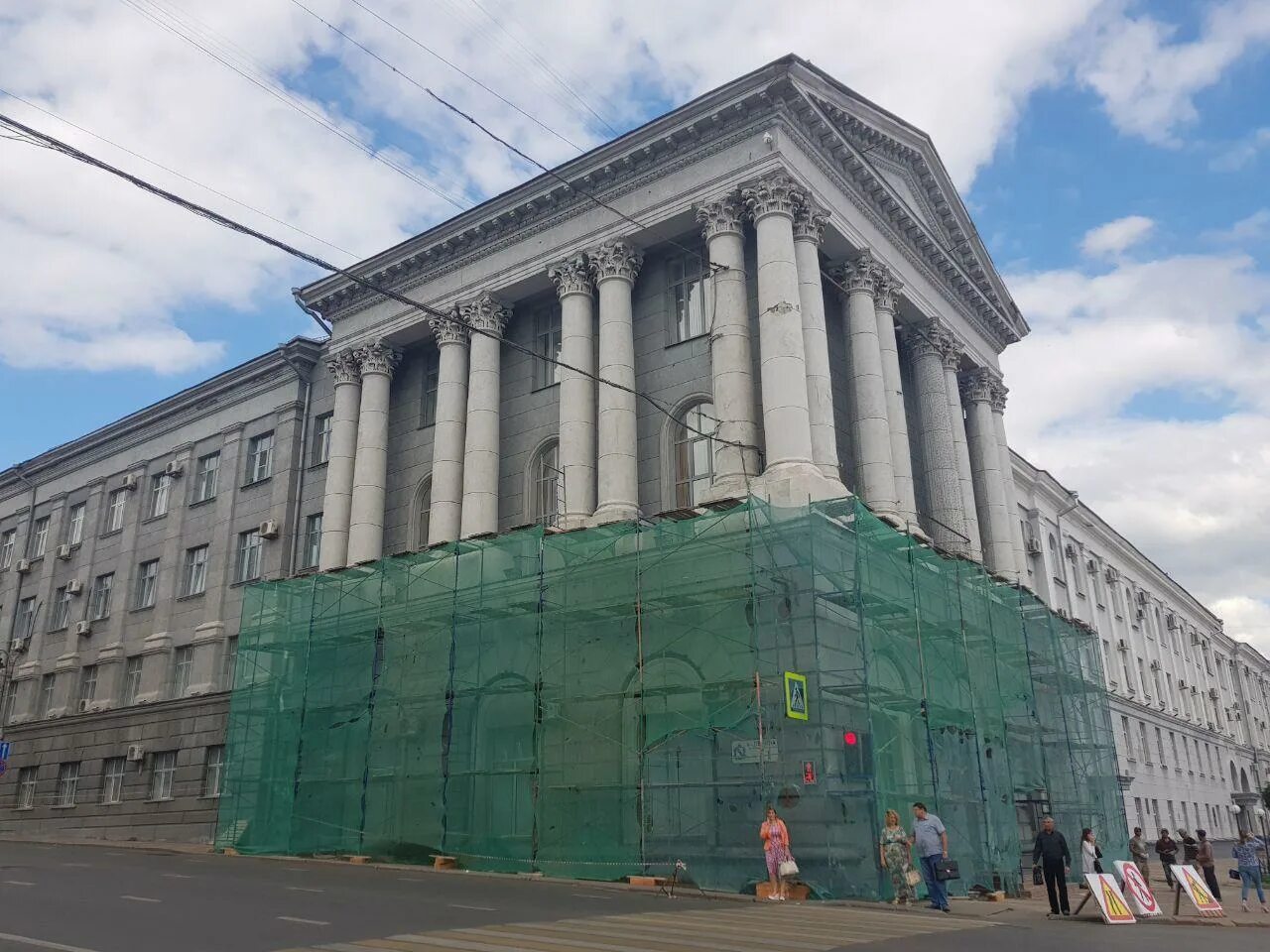 Культурные центры курска. Здание городской администрации Курска. Здание Курской мэрии. Курск здание администрации. Здания муниципалитета в Курске.