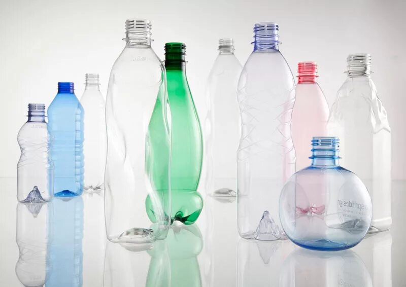 Области применения пластика. Пластиковая бутылка. Изделия из пластмассы. Пластмасса и ее.