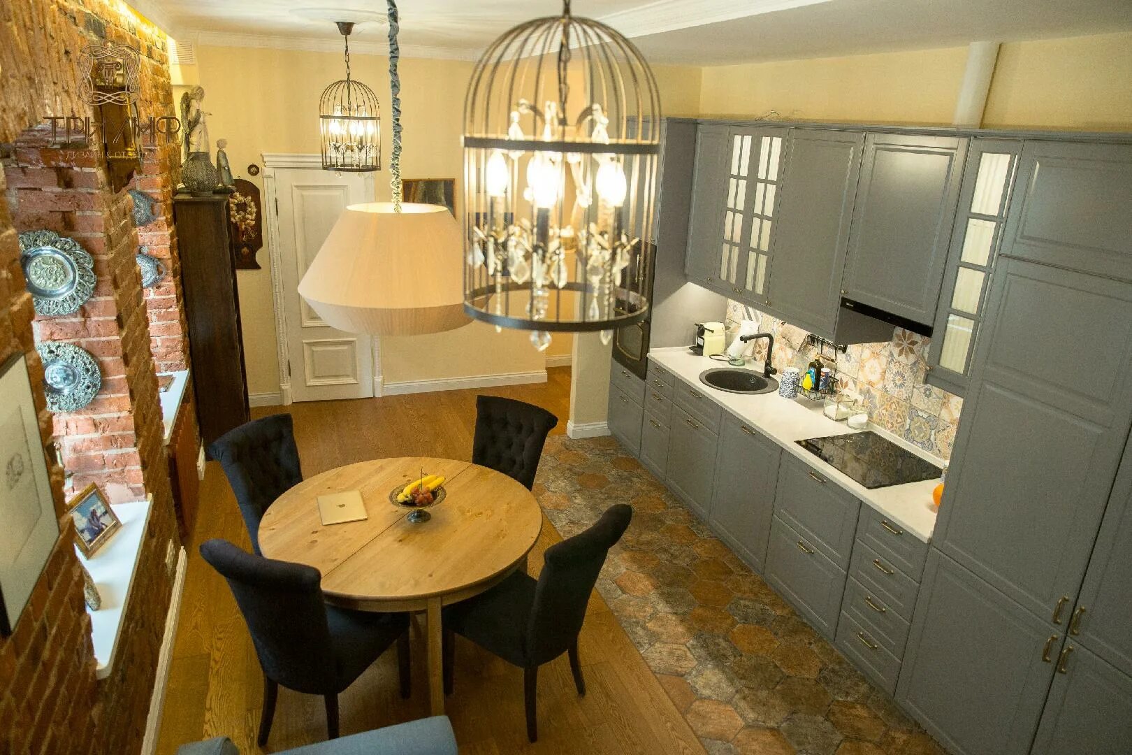 Энергетическая улица саранск. Triumph bonneville street twin 2016. Triumph thunderbird 1600. Триумф ремонт. Триумф стрит 1200.