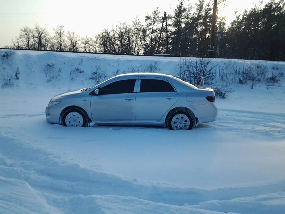 Тойота королла 150 в кювете зима. Toyota corolla 2008. Тойота королла 160 зимой снежка. Королла 2008 черная зимой. Королла тойота зима.