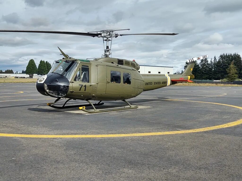 Uh 1 вьетнам. Uh-1 хьюи вьетнам. bell uh-1 вьетнам. хьюи вертолет вьетнам. вертолёт хьюи во въетнаме.