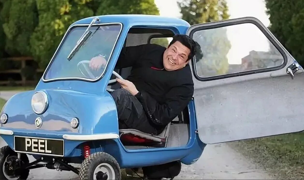 Peel p50 2020. Самый маленький автомобиль Peel p50. Одноместная машина. Включи нормальные машины