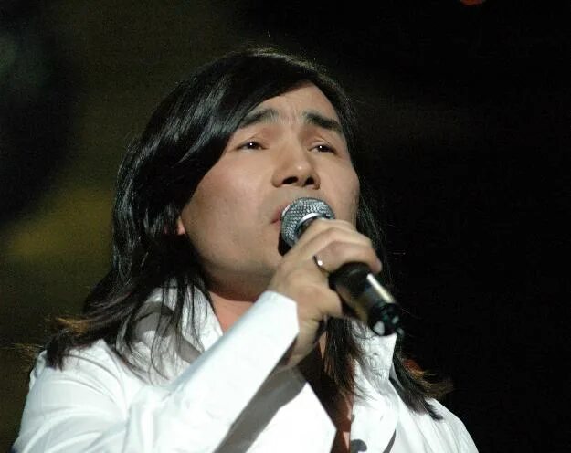 Батырхан шукенов солдат любви. А студио батырхан шукенов. А студио батырхан шукенов. Батыр шукенов а студио. А студио батырхан шукенов в молодости.