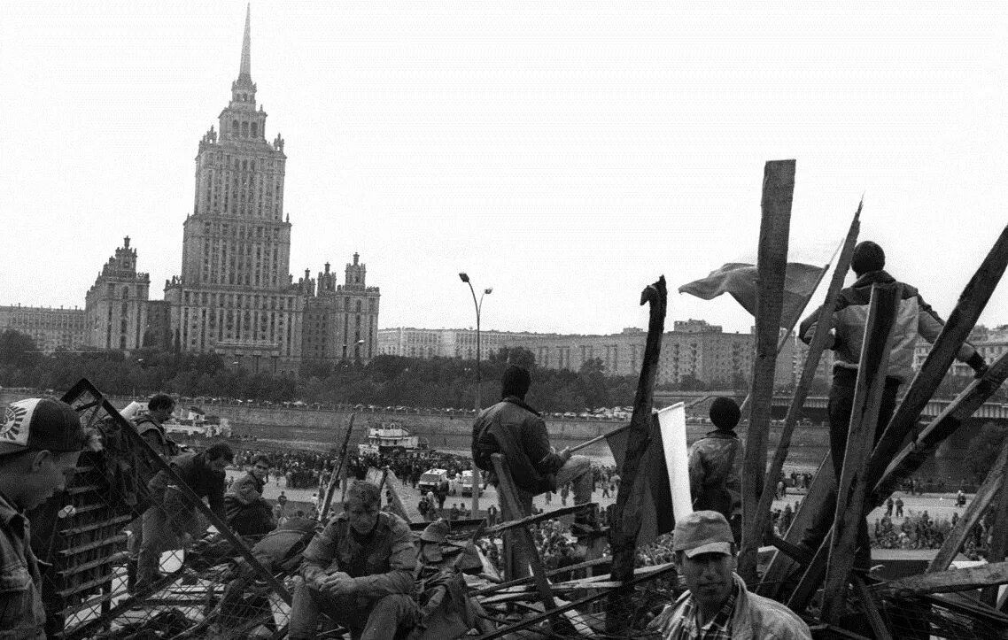 Распад ссср город. Баррикады в Москве 1991. Распад советского Союза. Распад советского Союза 1991. Развал СССР В 1991.