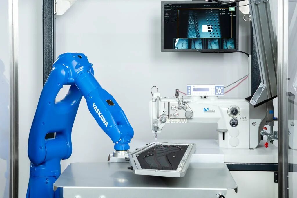 Новейшее современное оборудование. Робот для швейного производства. Роботизированный станок для пошива. Роботизированное оборудование для швейной промышленности. Швейные роботы манипуляторы.
