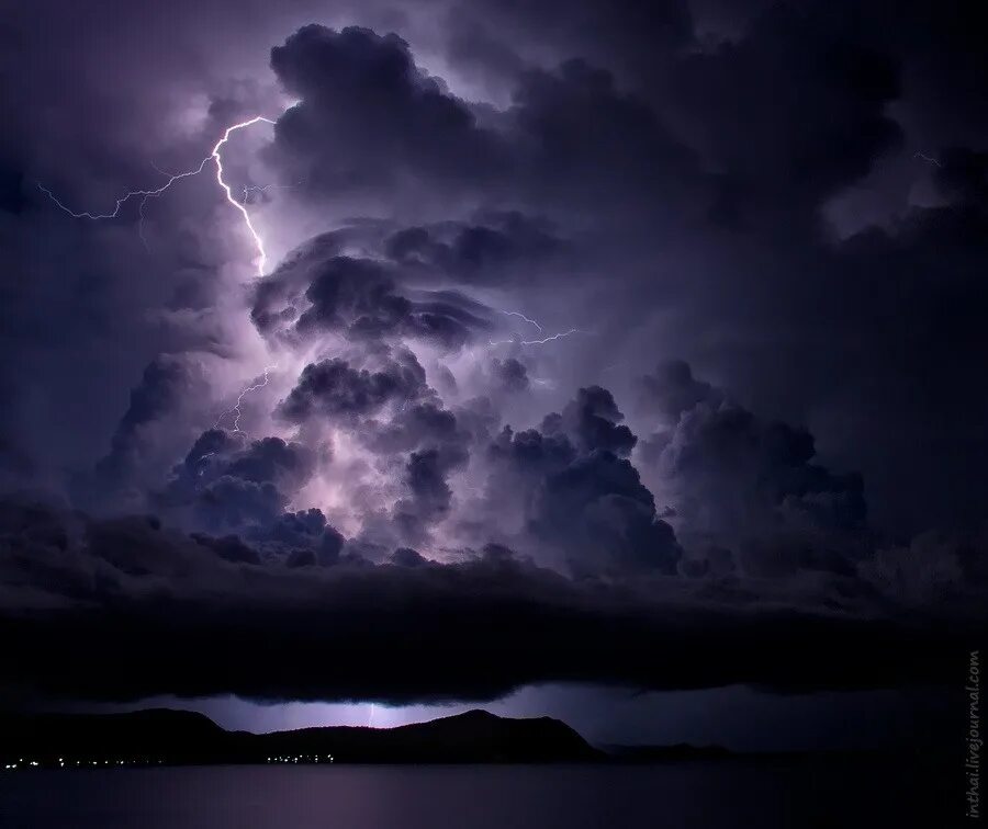 грозовое небо. темное грозовое небо. гроза. дождливое небо. пасмурное небо.