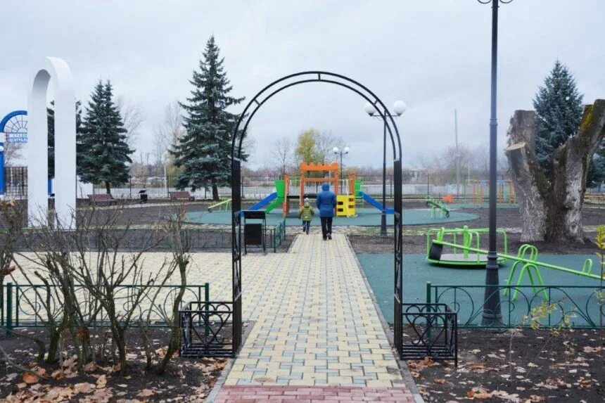 Работа фонтанов в гусь хрустальном. Фонтан гусь-хрустальный новый. городской фонтан гусь хрустальный. гусь-хрустальный фортан. фонтан гусь- в гусь хрустальном.