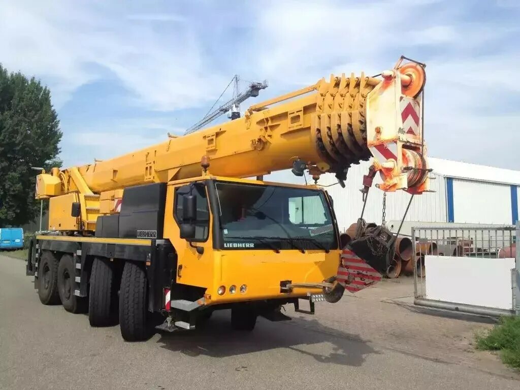 Аренда тн. Liebherr LTM 1100-4.2. Кран Liebherr LTM 1100. Автокран «Liebherr LTM 1100» 100 тонн. Кран Либхер 100.