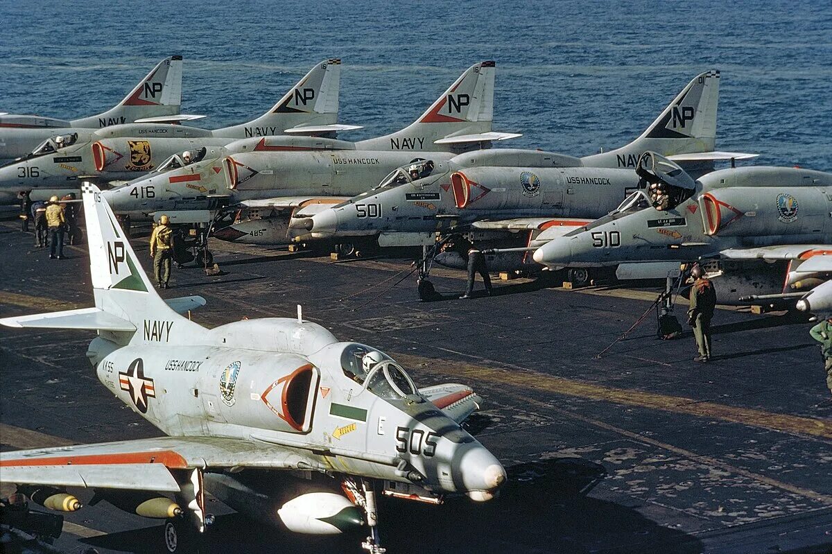 Skyhawk 3. А-4 скайхок вьетнам. a-4 skyhawk во вьетнаме. штурмовик дуглас а-4 скайхок. а-4 скайхок самолёт.
