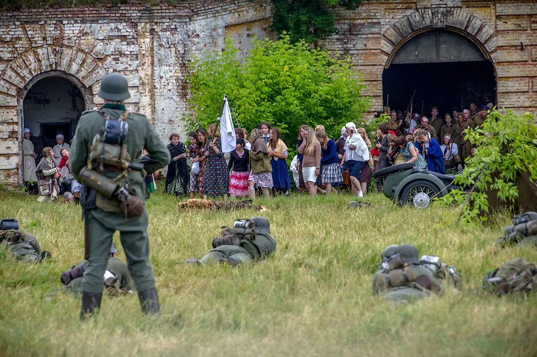 22 июня брестская крепость. Реконструкция в Брестской крепости 22. Брестская крепость 1941. 22 Июня 1941 года Брестская крепость.