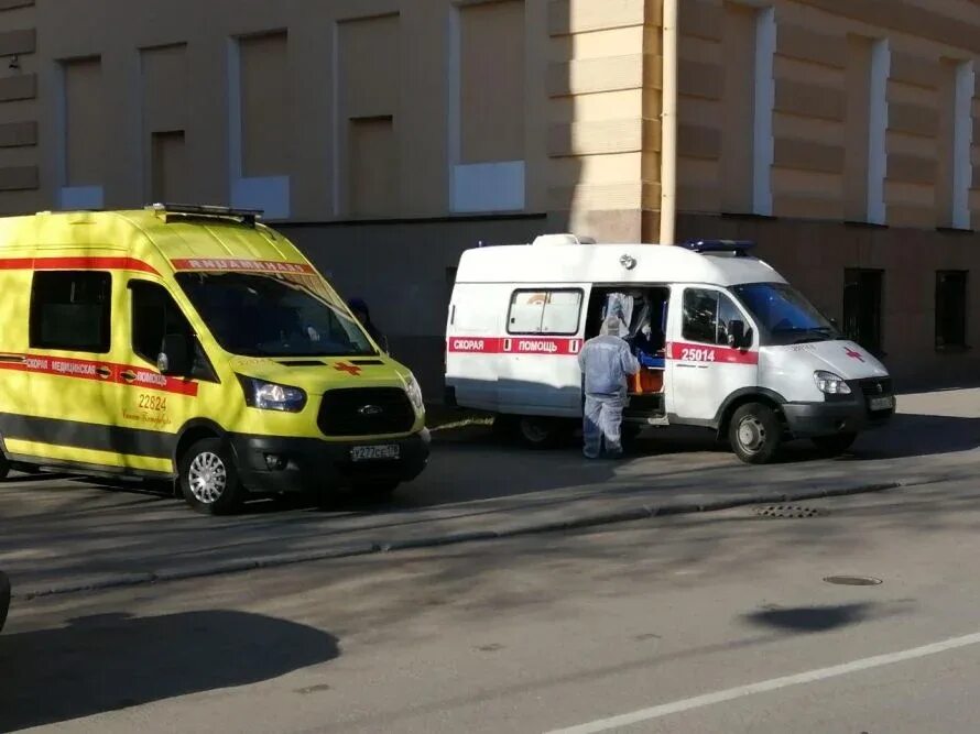 Кому помочь санкт петербург. Машина скорой помощи санкт петербург. Центр скорой медицинской помощи, санкт-петербург. Центр скорой медицинской помощи, санкт-петербург. Машина скорой помощи санкт петербург.