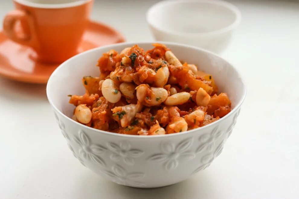 Фрикадельки по испански. Говядина запеченная в томатном соке. Фасоль тушеная в томатном соусе. Фасоль тушеная с овощами. Тушеная фасоль в мультиварке рецепты.