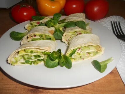 Рулет из лаваша начинки с огурцом