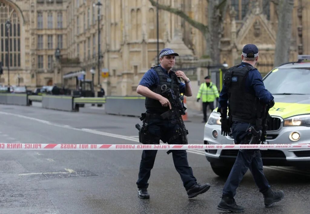 Нападение великобритании. Полицейские Англии стреляют. Стрельба в британских журналистов. Глава лондонской полиции 2023.