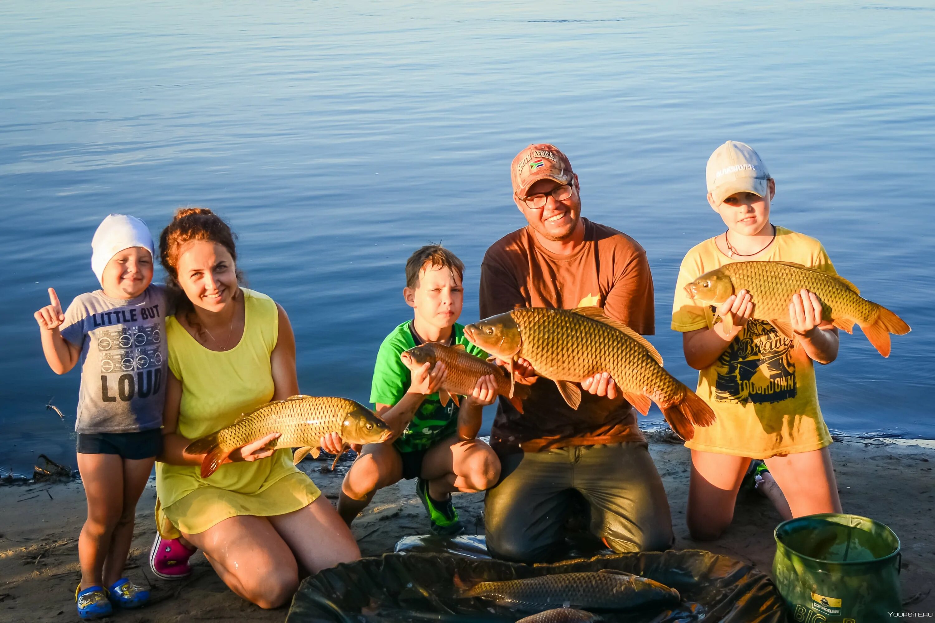 Большая рыбалка вконтакте. Семья на рыбалке. Фотосессия рыбалка семейная.