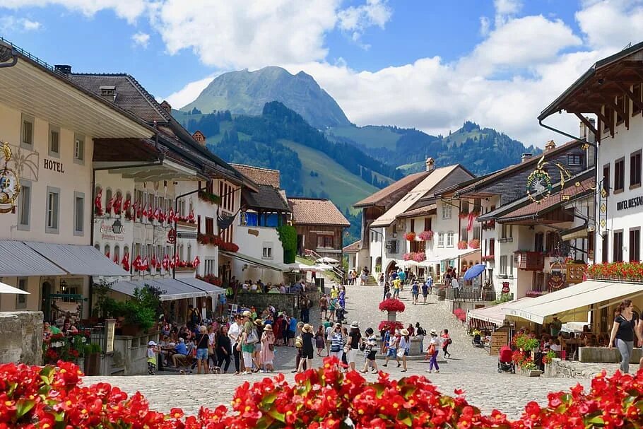 Деревня центр. Грюйер деревня. Gruyères, Switzerland. Грюйер улицы. Швейцария Провинциальные города.