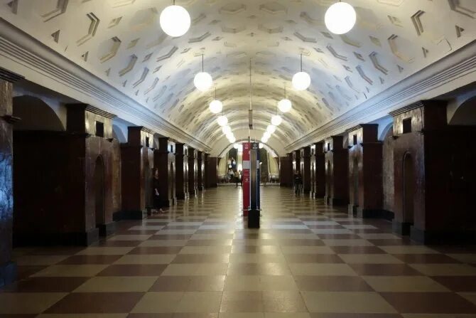 Москва сад имени баумана путевой дворец василия 3. Бауманская красные ворота. Москва, ул. Гермозатвор московского метро. Бауманская красные ворота.