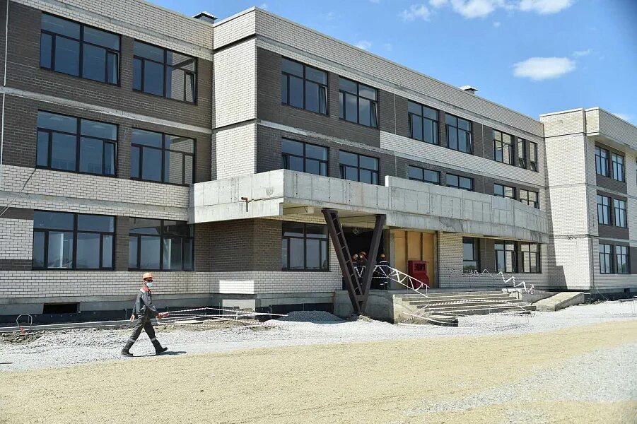 Большая школа краснодар. Большая школа краснодар. Новая школа в краснодаре 2022 на конгрессной. Школа 71 краснодар байбакова. Школа ул конгрессная краснодар.