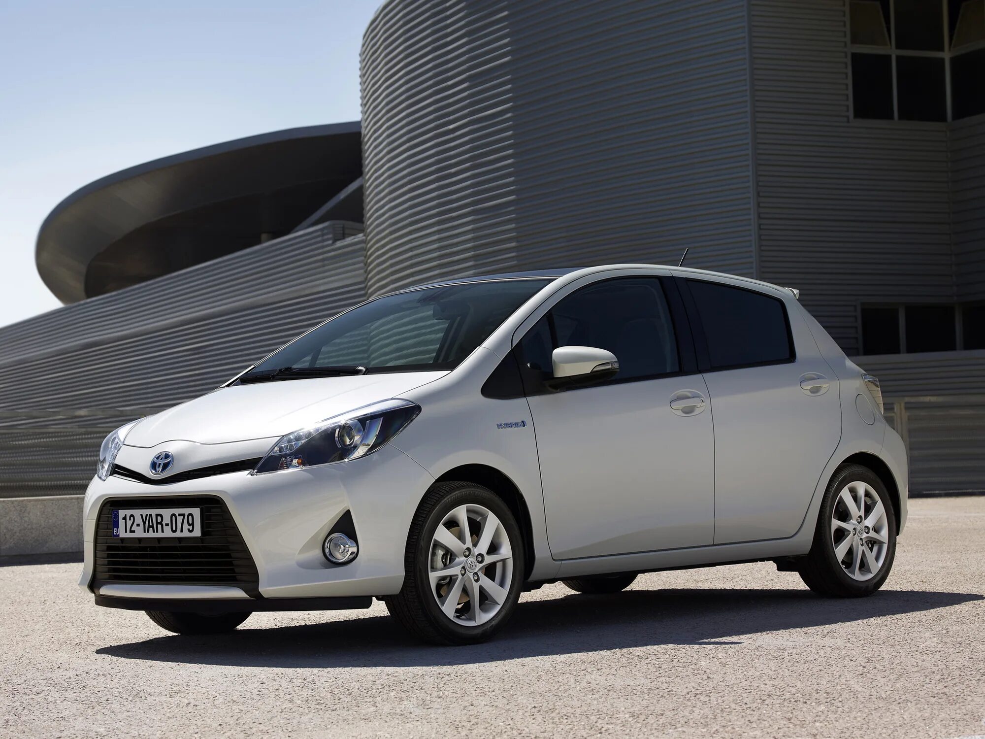 Toyota hybrid. Toyota Yaris 2012. Toyota Yaris 2013 Hybrid. Toyota Yaris 2015 Hybrid. Toyota Yaris 2012 model Hybrid.